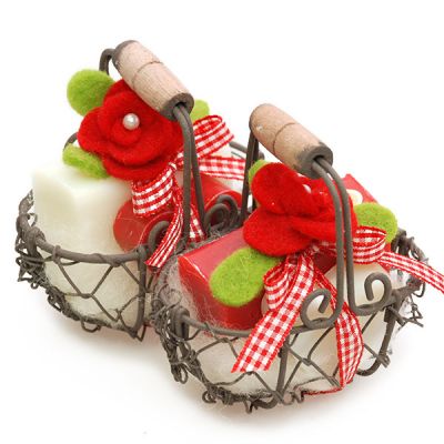 Wire basket filled with a sheep milk soap 100g and a soap heart 23g, decorated with a felt flower, Classic/pomegranate 