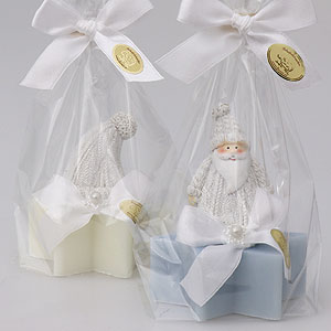 Sheep milk soap star 80g, decorated with santa and santa´s hat in a cellophane, Classic/ice flower 