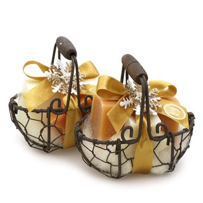 Wire basket filled with sheep milk soap square 100g and star midi 20g decorated with a snowflake, Classic/Swiss pine 