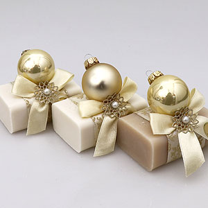 Sheep milk soap 100g decorated with a christmas ball, Classic/Christmas rose white/Almond oil 